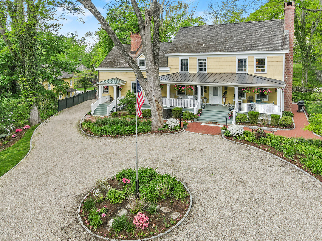 An Equestrians Dream Greenwich Estate Trots To Market Priced At 5m B