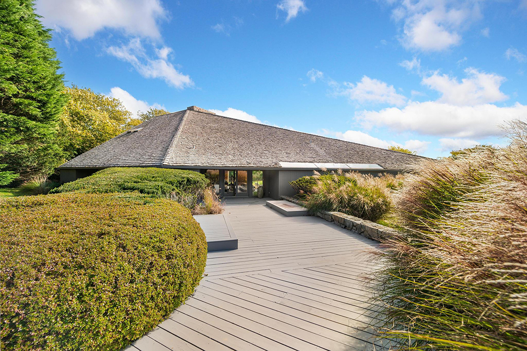 You Can Bid On A Spectacular Norman Jaffe Designed East Hampton Home Come December 100 Further Lane East Hampton New York33