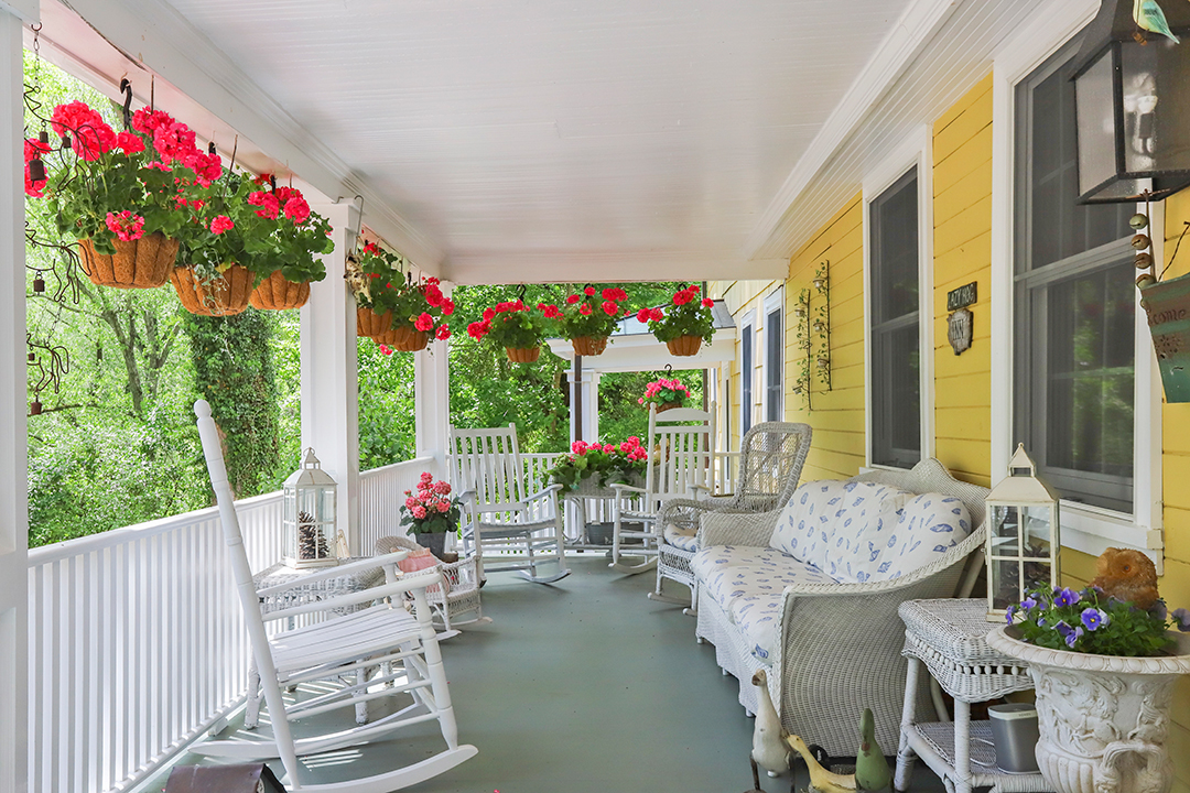 An Equestrians Dream Greenwich Estate Trots To Market Priced At 5m V