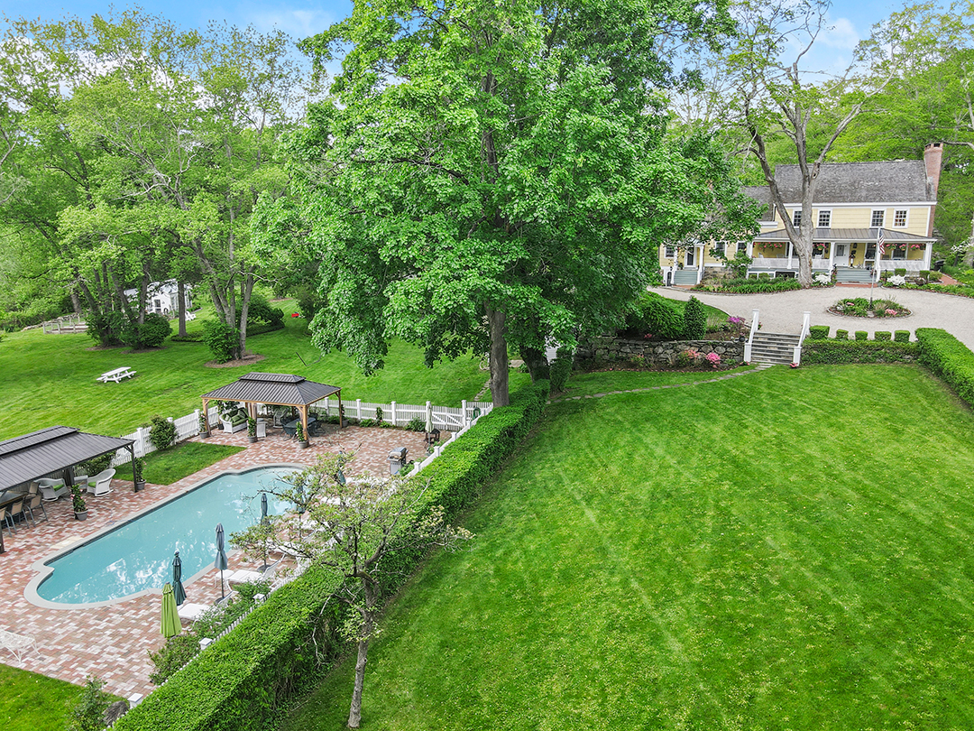 An Equestrians Dream Greenwich Estate Trots To Market Priced At 5m C