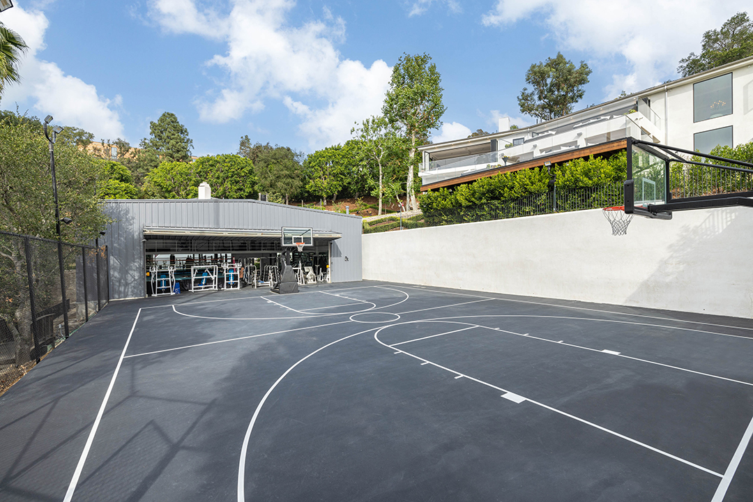 Mark Wahlbergs Former Home Famously Featured In Entourage Hits The Market 45