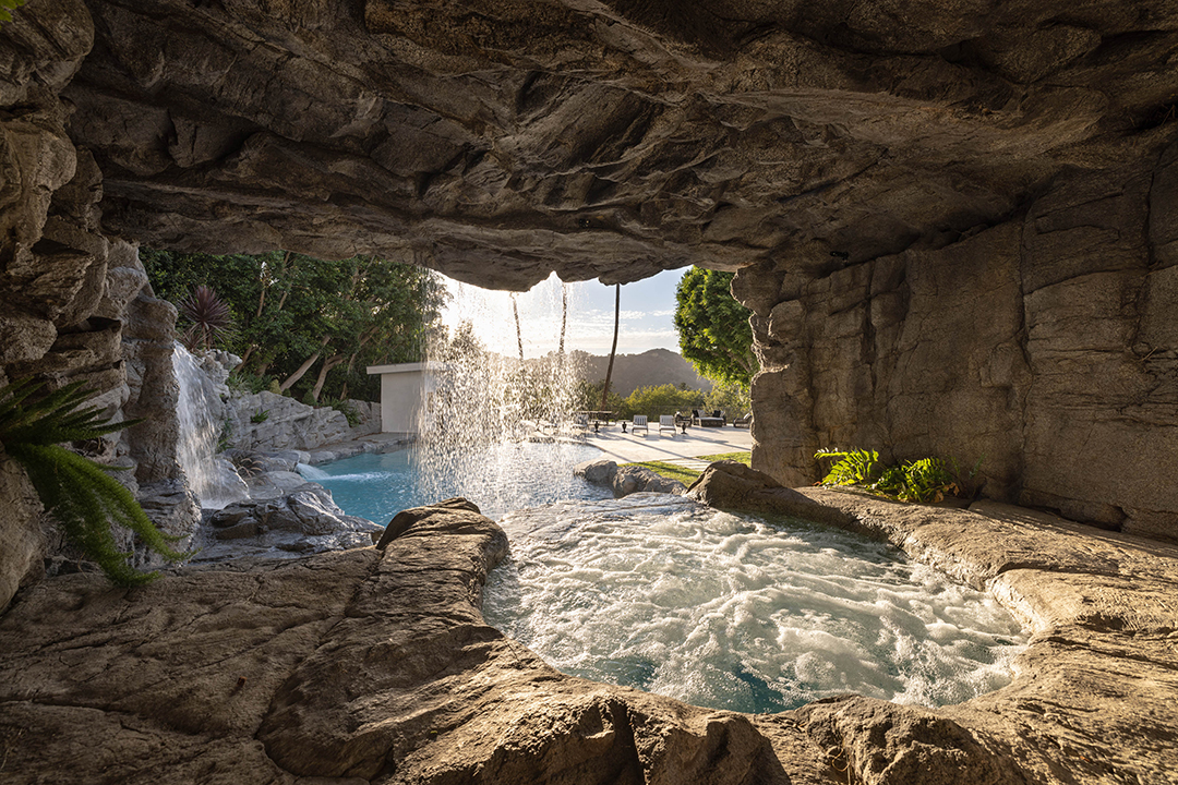 Mark Wahlbergs Former Home Famously Featured In Entourage Hits The Market 23