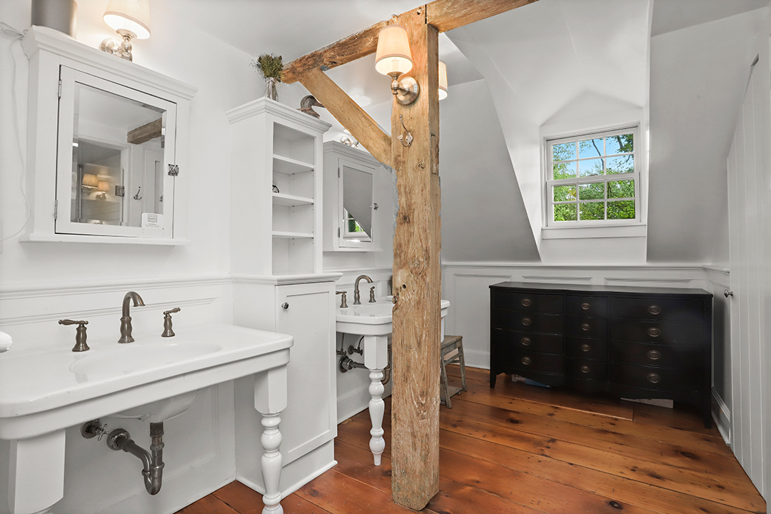 An Equestrians Dream Greenwich Estate Trots To Market Priced At 5m O