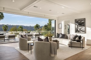 Mark Wahlbergs Former Home Famously Featured In Entourage Hits The Market 10