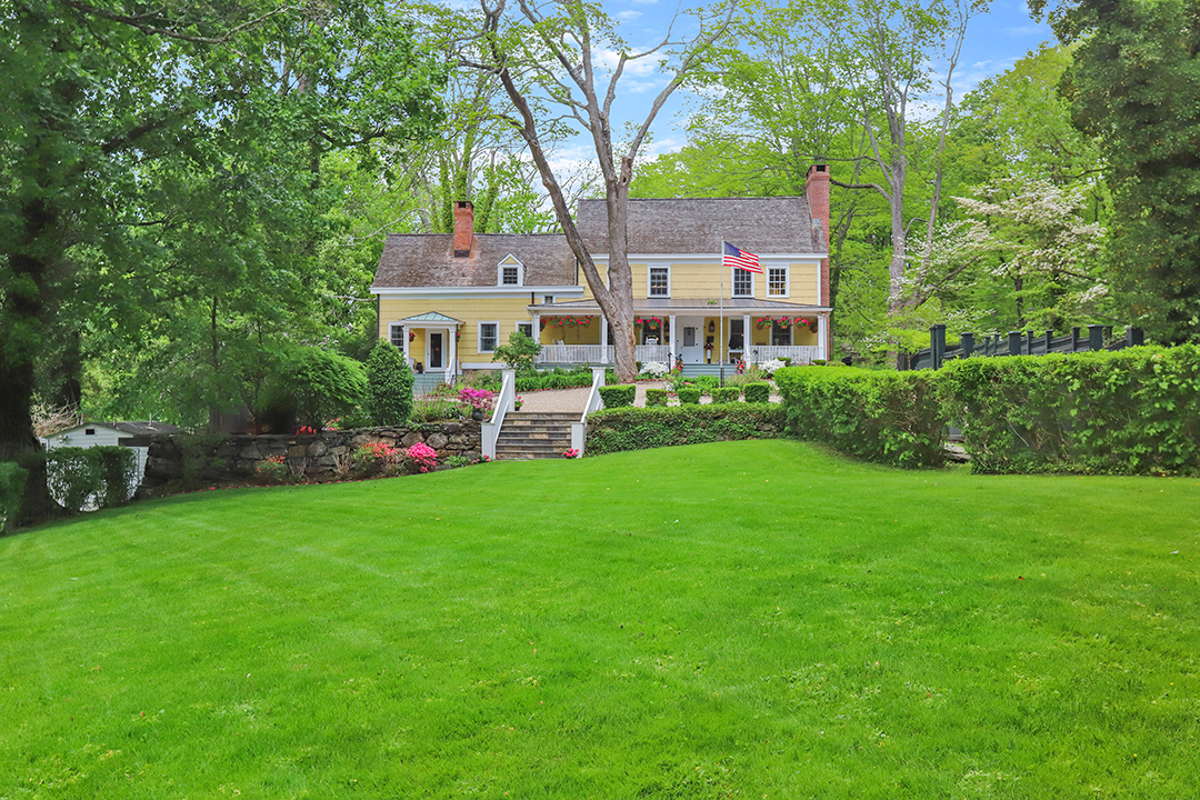 An Equestrians Dream Greenwich Estate Trots To Market Priced At 5m A