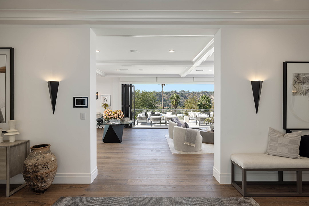 Mark Wahlbergs Former Home Famously Featured In Entourage Hits The Market 6