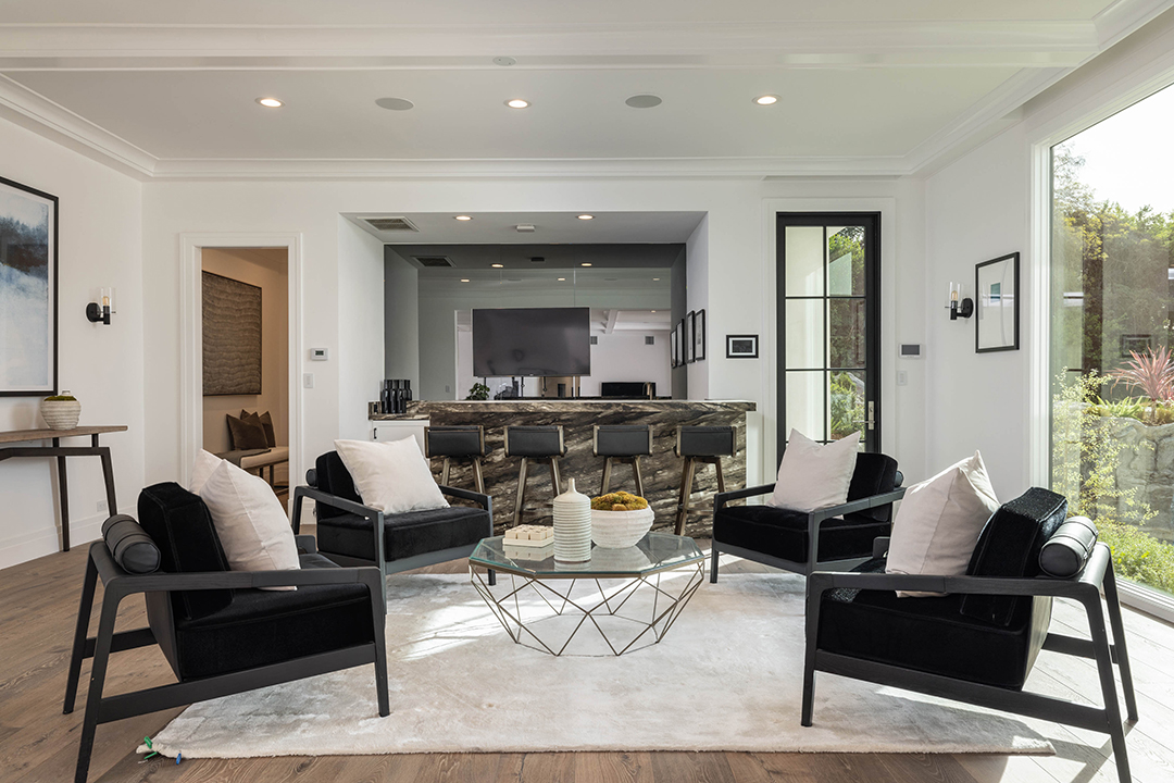 Mark Wahlbergs Former Home Famously Featured In Entourage Hits The Market 52