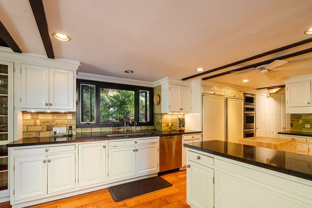 This 6 4m Home For Sale In L A Will Make You Steven Spielbergs Next Door Neighbor 7