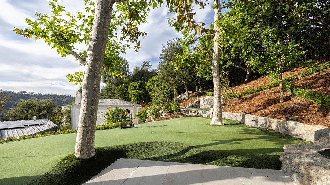 Mark Wahlbergs Former Home Famously Featured In Entourage Hits The Market 59