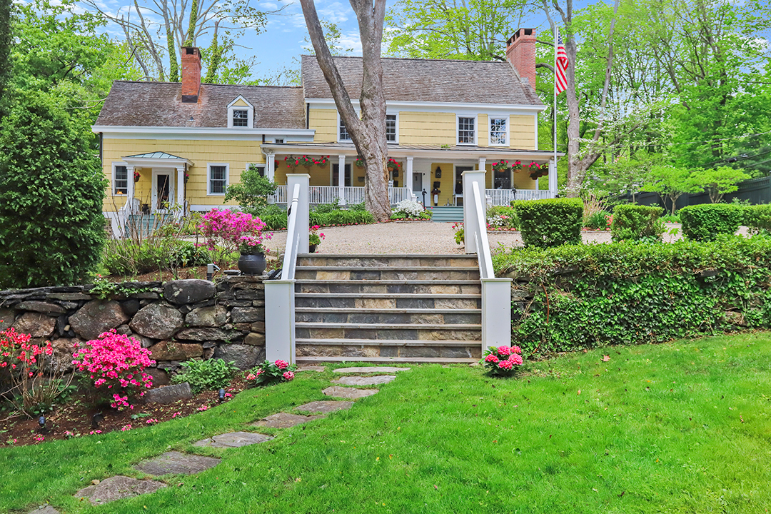 An Equestrians Dream Greenwich Estate Trots To Market Priced At 5m Zzzzz