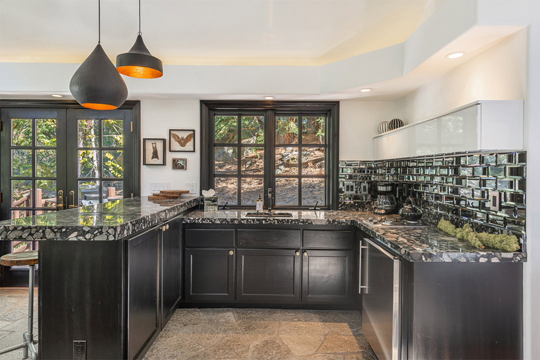 Explore A 25m Lake Tahoe Compound U