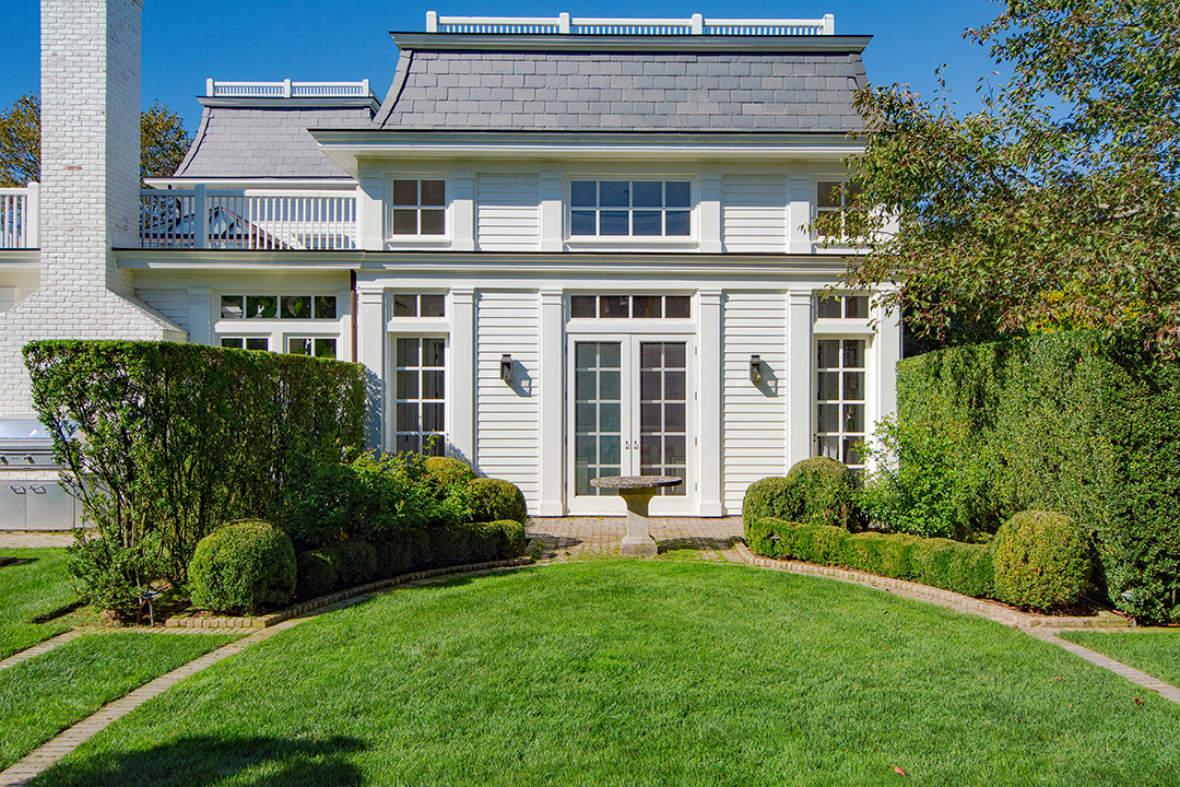 This Circa 1850 Southampton Manor Asking 25m Harkens To The Start Of Hamptons Summer Society J