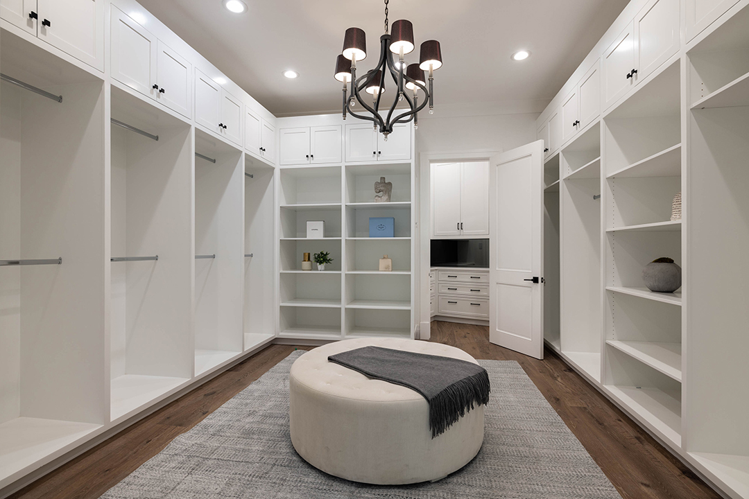 Mark Wahlbergs Former Home Famously Featured In Entourage Hits The Market 36