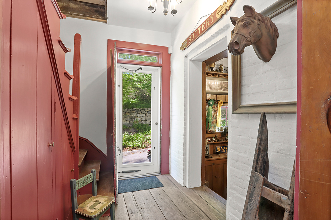 An Equestrians Dream Greenwich Estate Trots To Market Priced At 5m M