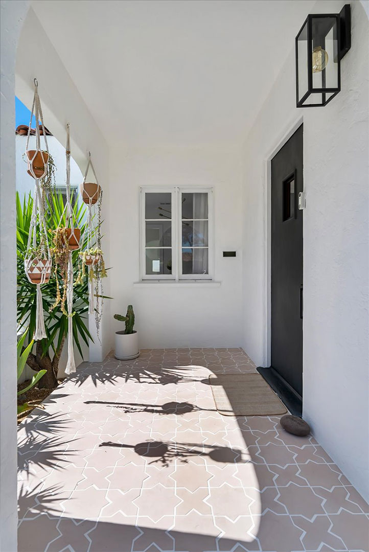 Blanco Bungalow Front Porch