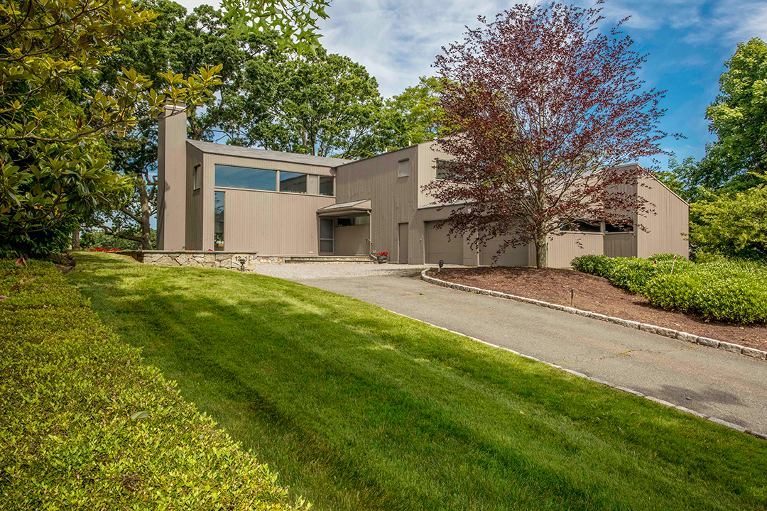 Tour An Award Winning Circa 1977 Coastal Modern In Mamaroneck Listed For 3 3m L