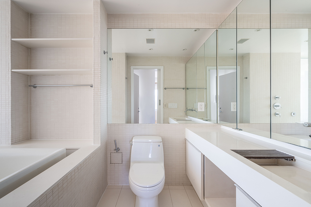 Supermodel Alessandra Ambrosio Parts Ways With Her Nyc Duplex Penthouse J