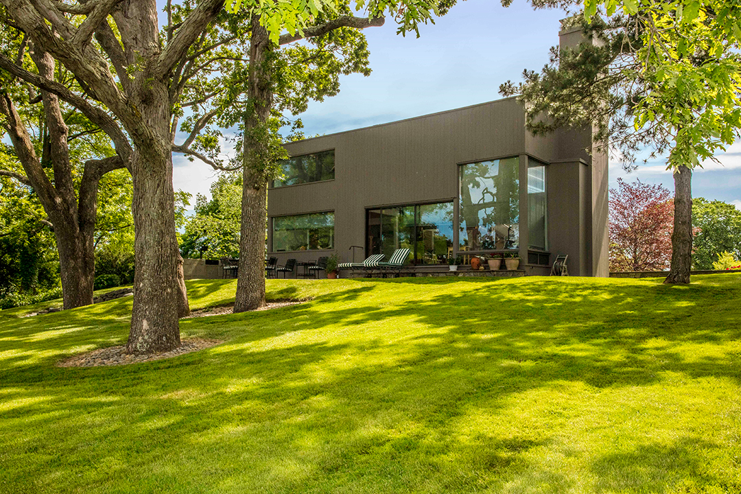 Tour An Award Winning Circa 1977 Coastal Modern In Mamaroneck Listed For 3 3m A