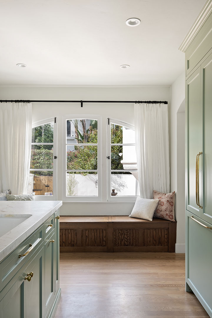 24 Kitchen Banquette