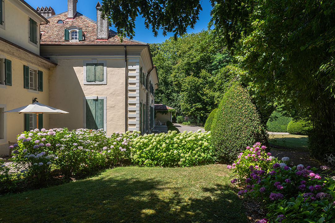 Imagine Coming Home For The Holidays To This Magical Home Asking 15 8m In Switzerland F