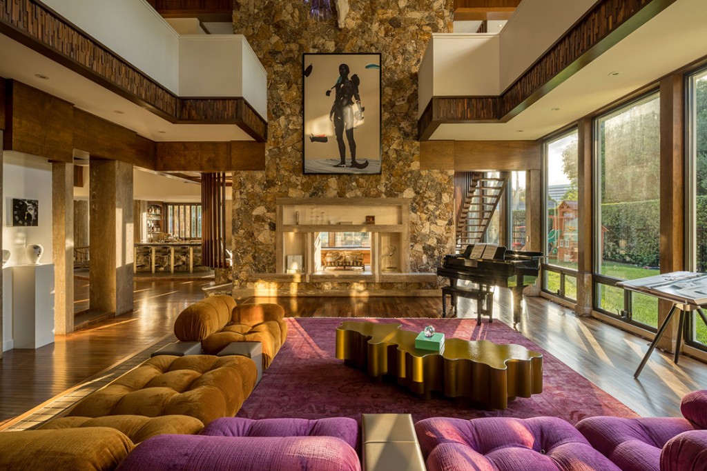 Sophia Turner And Joe Jonas Seek To Sell Their Groovy Miami Mansion A 1024x683