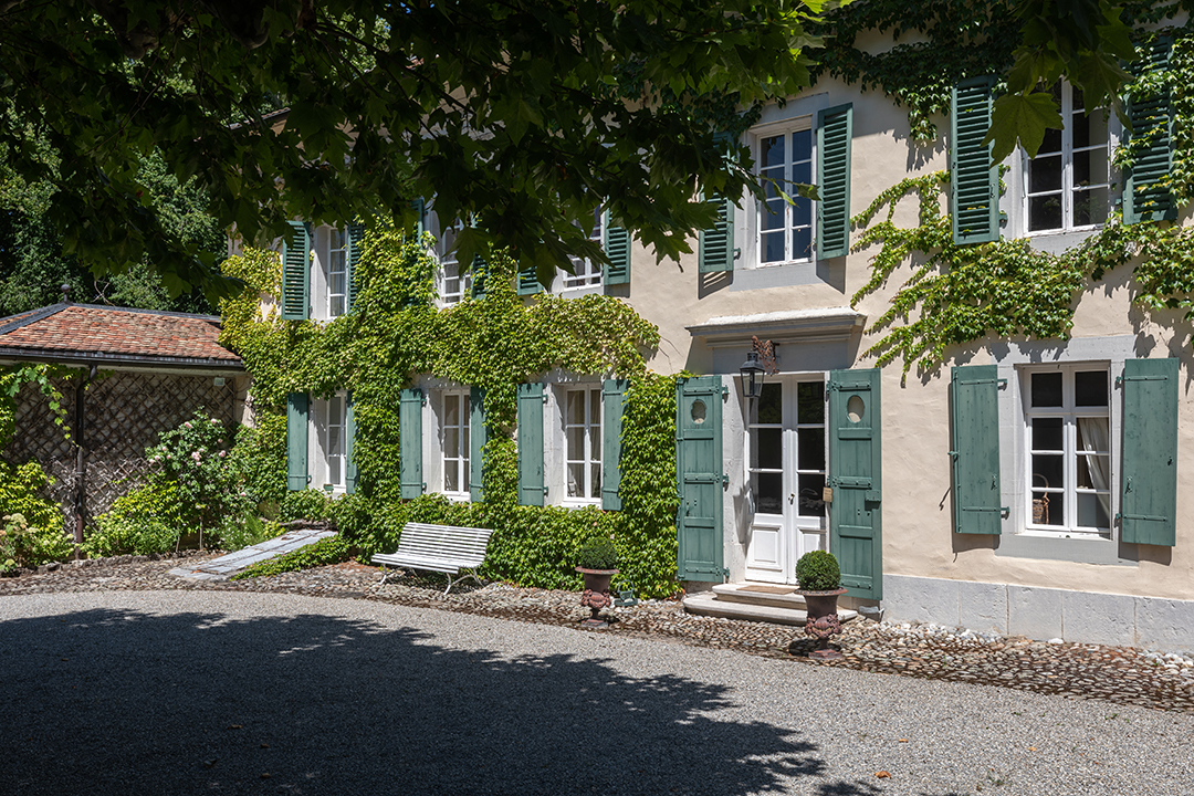 Imagine Coming Home For The Holidays To This Magical Home Asking 15 8m In Switzerland G