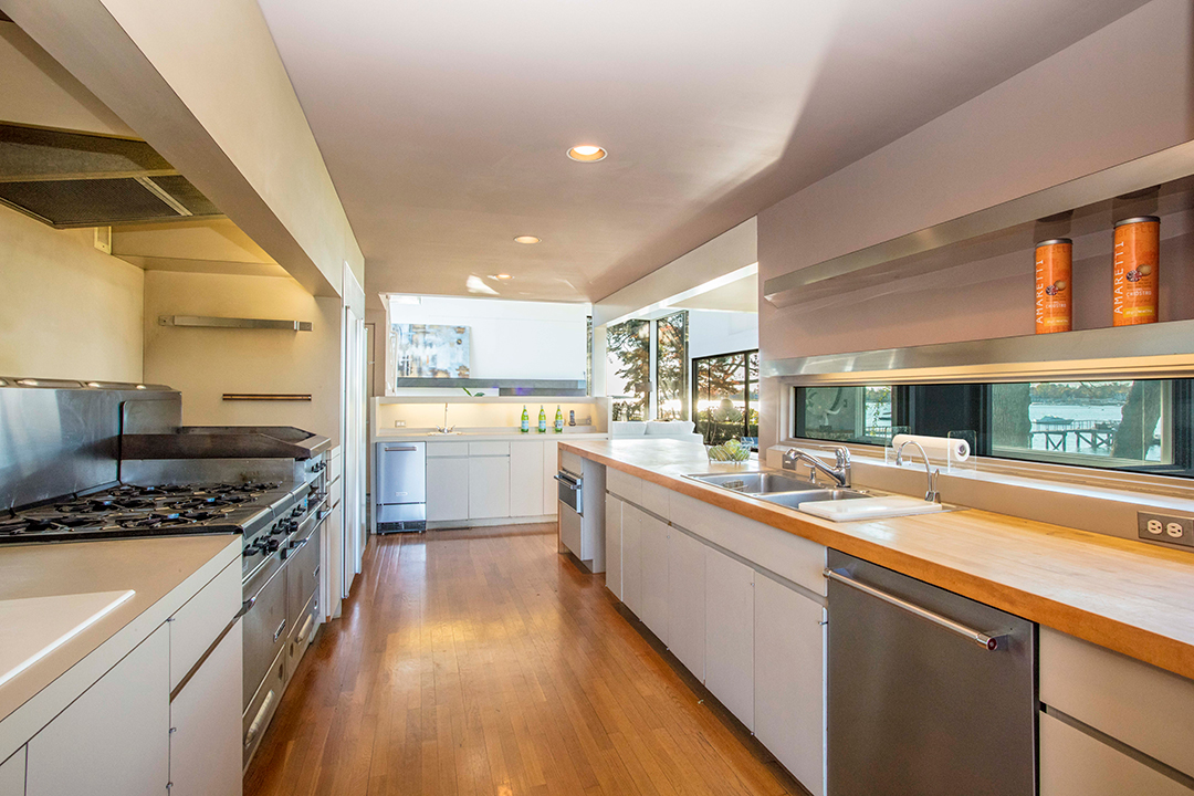 Tour An Award Winning Circa 1977 Coastal Modern In Mamaroneck Listed For 3 3m E