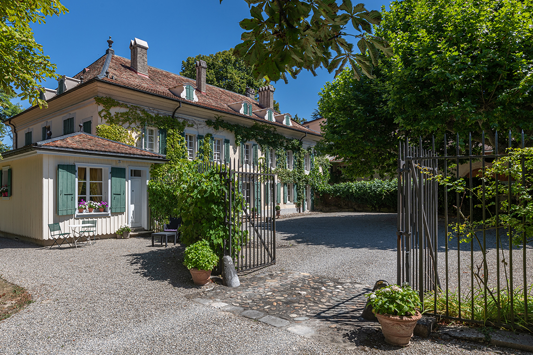 Imagine Coming Home For The Holidays To This Magical Home Asking 15 8m In Switzerland Zzzzz