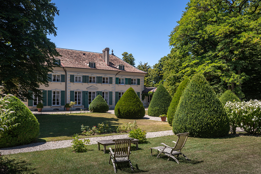 Imagine Coming Home For The Holidays To This Magical Home Asking 15 8m In Switzerland C