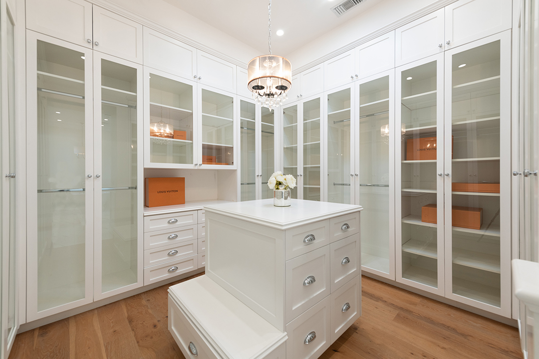 Comedian Colleen Ballinger Seeks To Sell Bright And Elegant Encino Dwelling X