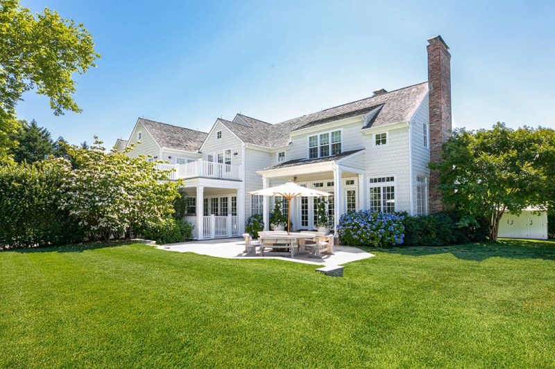 Alec And Hilaria Baldwin Give Their 10 Acre Hamptons Estate A New Price L