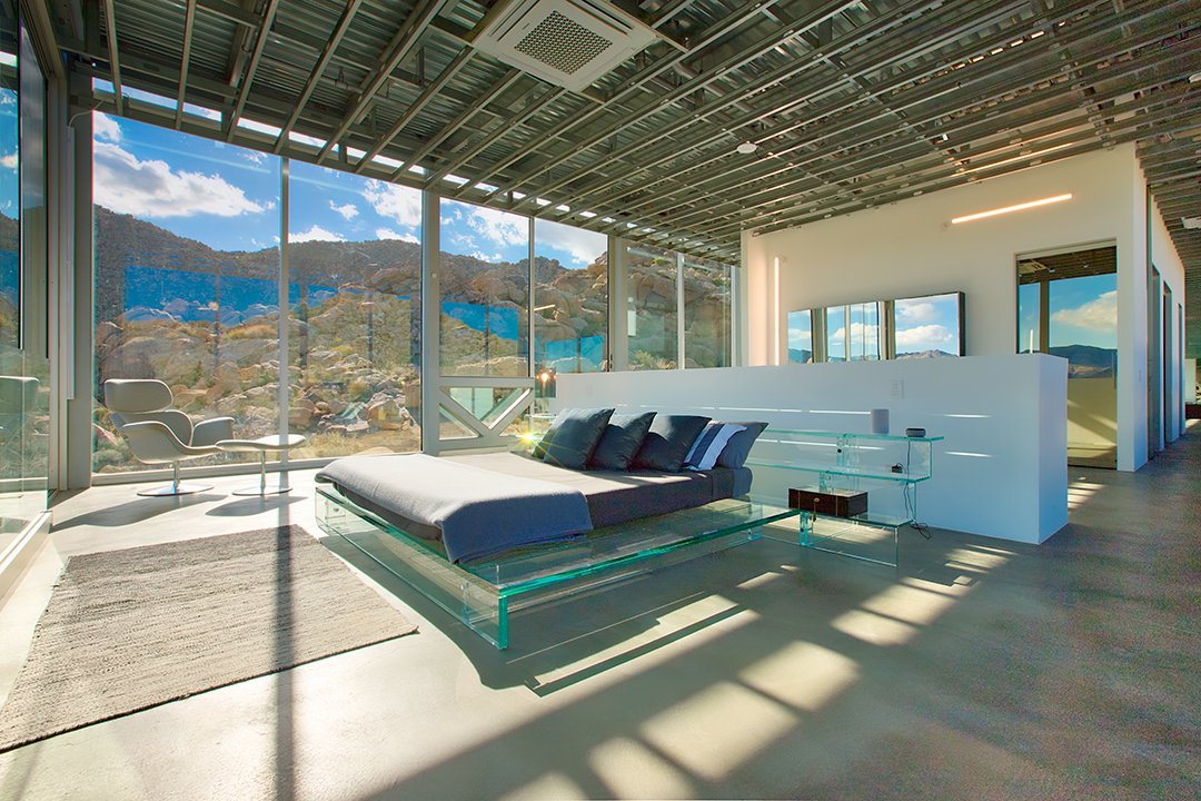 Film Producer Chris Hanleys Spectacular Invisible House In Joshua Tree Asks Masterbed2