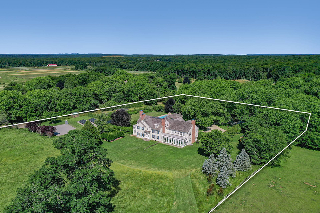 Alec And Hilaria Baldwin Give Their 10 Acre Hamptons Estate A New Price M