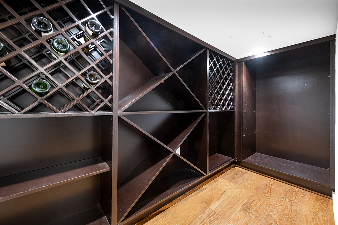 Comedian Colleen Ballinger Seeks To Sell Bright And Elegant Encino Dwelling R