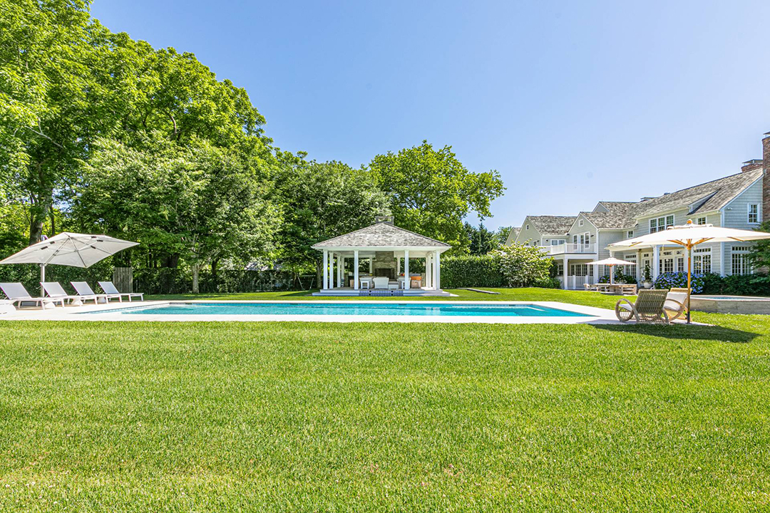 Alec And Hilaria Baldwin Give Their 10 Acre Hamptons Estate A New Price H