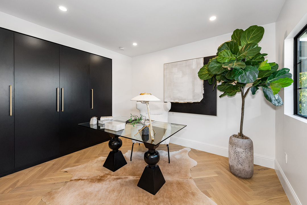 Look Inside An Interior Designers Clean L A Haven Listed For Nearly 4m U