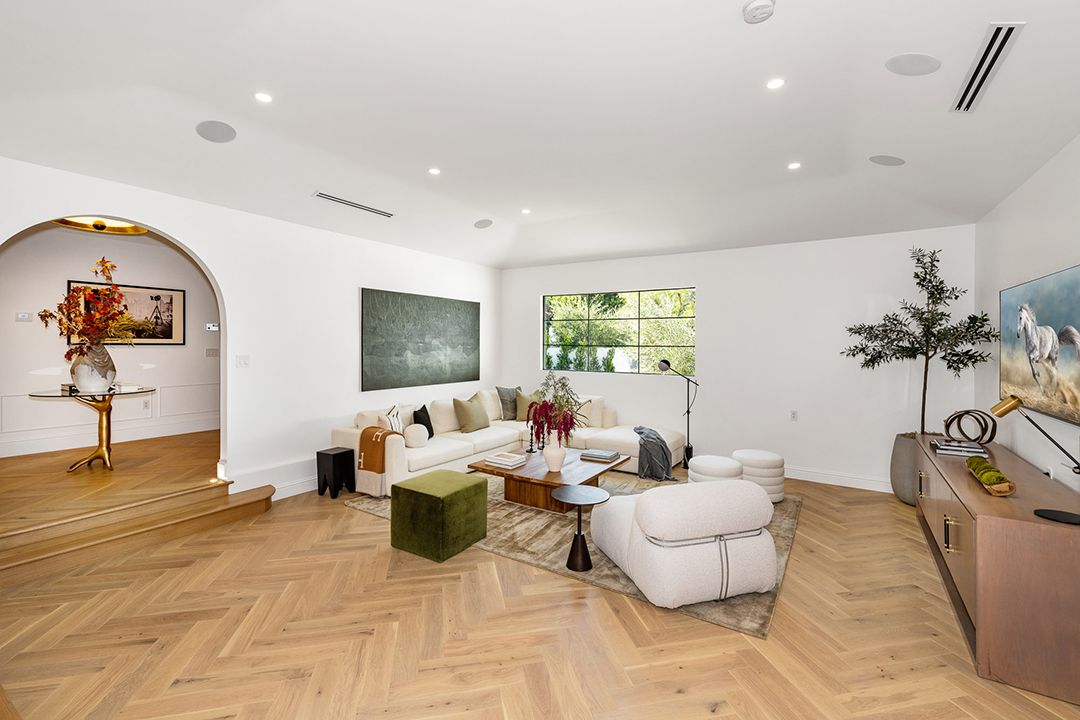 Look Inside An Interior Designers Clean L A Haven Listed For Nearly 4m E