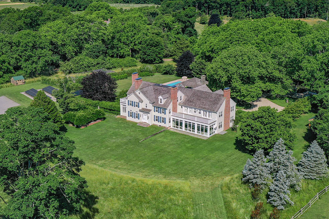 Alec And Hilaria Baldwin Give Their 10 Acre Hamptons Estate A New Price C