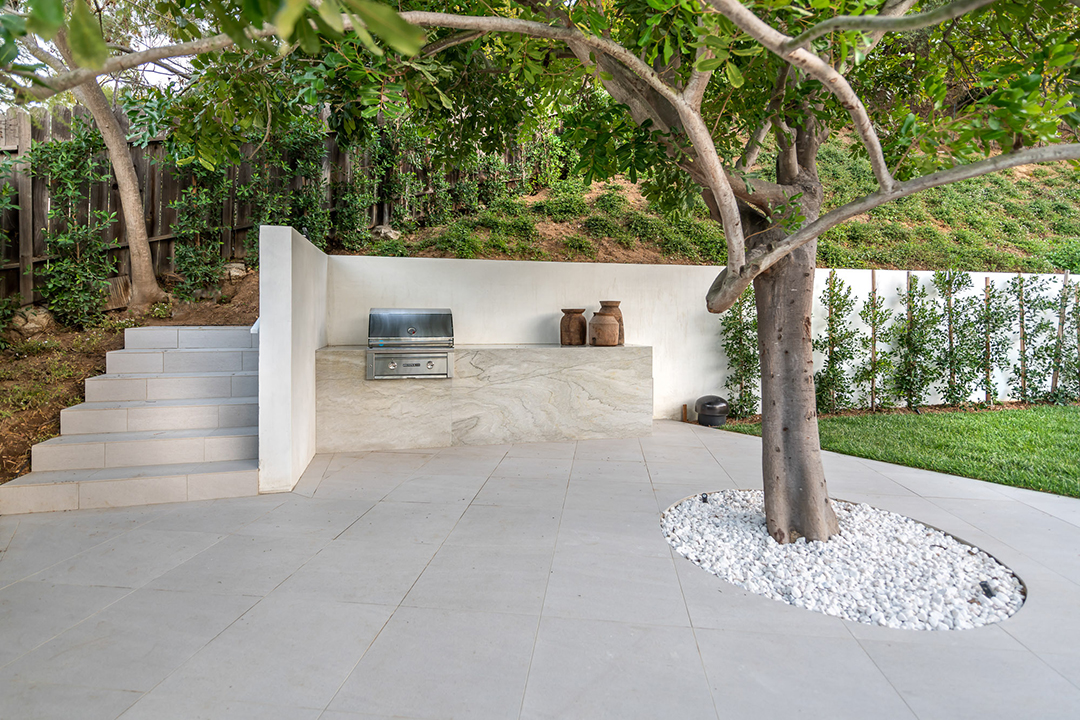 Look Inside An Interior Designers Clean L A Haven Listed For Nearly 4m Zzz