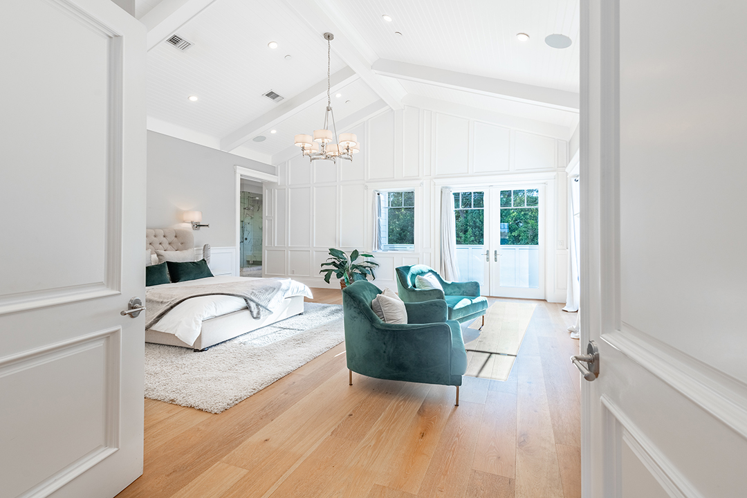 Comedian Colleen Ballinger Seeks To Sell Bright And Elegant Encino Dwelling S