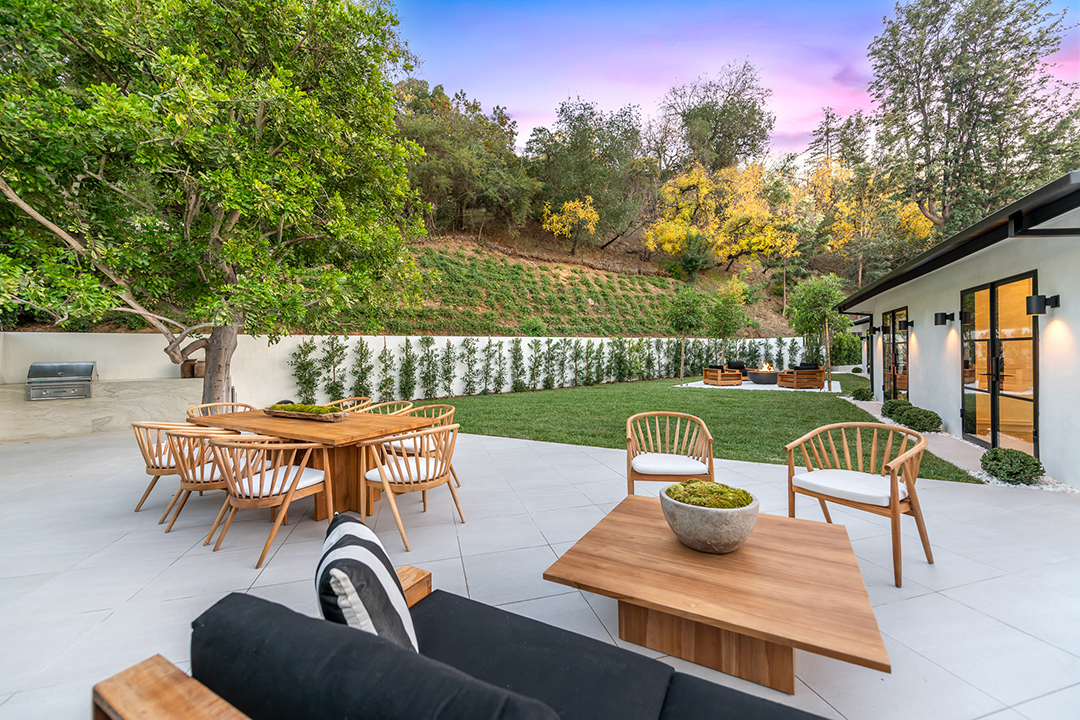 Look Inside An Interior Designers Clean L A Haven Listed For Nearly 4m X