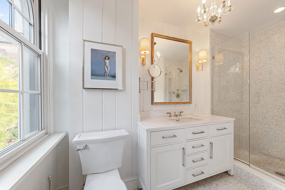 Lenox Hill 2 Br En Suite Bath