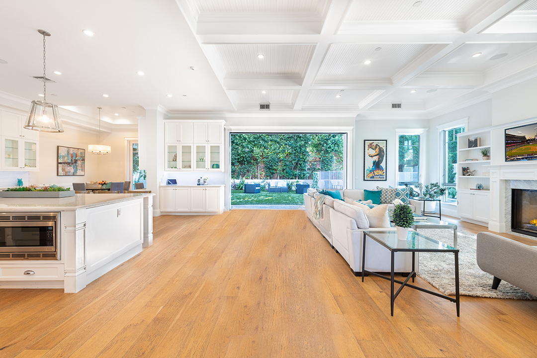 Comedian Colleen Ballinger Seeks To Sell Bright And Elegant Encino Dwelling J