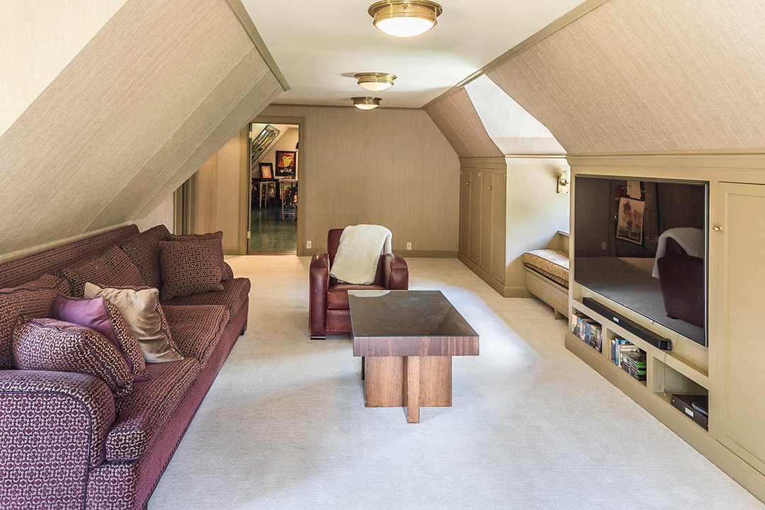 Cottagecore And Fairytale Fans Take Note A Storybook Bronxville Manor Is Up For Sale Z