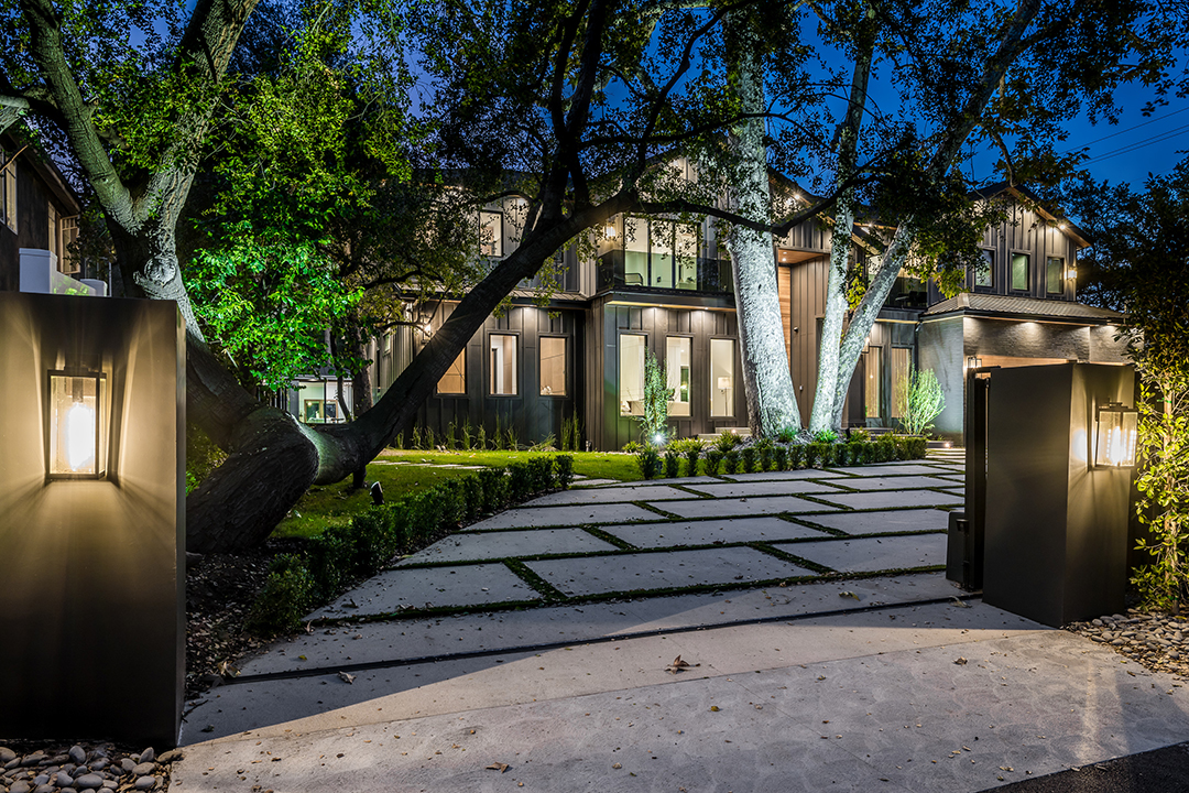 Michael B Jordans Stylish L A Compound Hits The Market Asking 13m 32