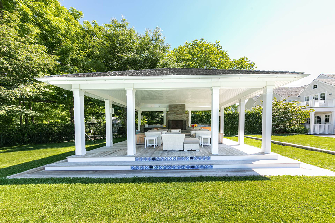 Alec And Hilaria Baldwin Give Their 10 Acre Hamptons Estate A New Price A