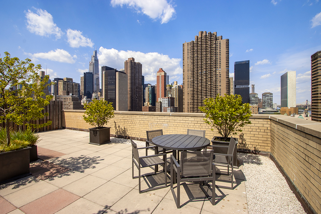 Top Nyc Agent Shares Savvy Tips For Sellers Going Into 2023s Changing Market Roofdeck1