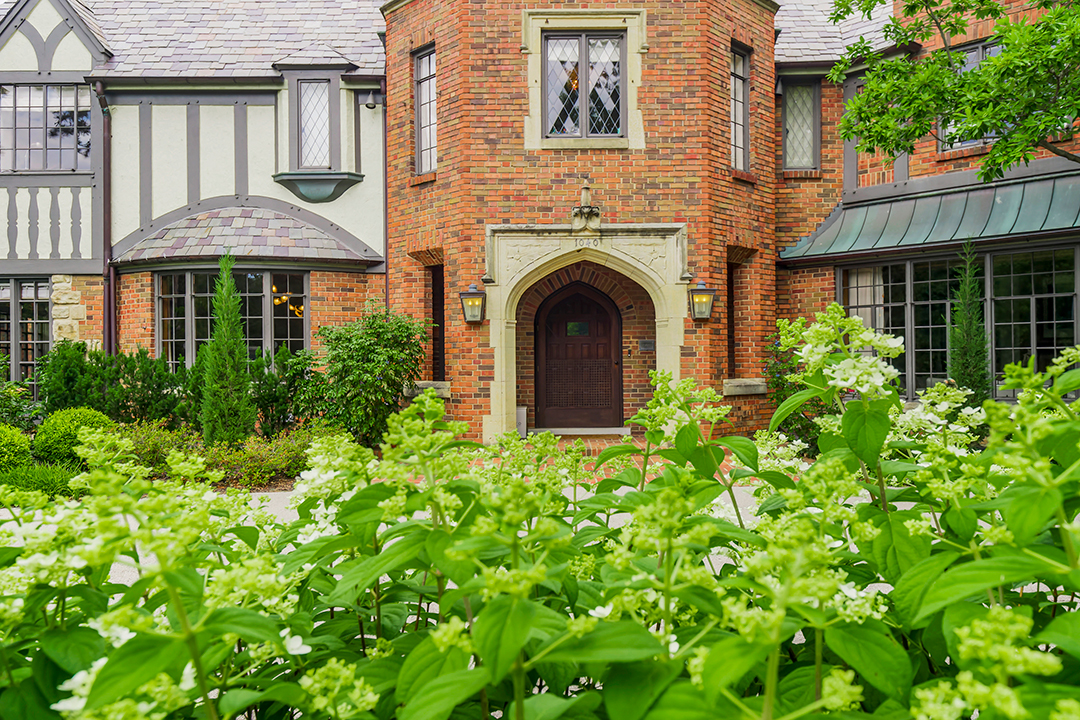 Showdown Of The Super Bowl Lvii Cities Two Must See Listings In Kansas City And Philadelphia Aa