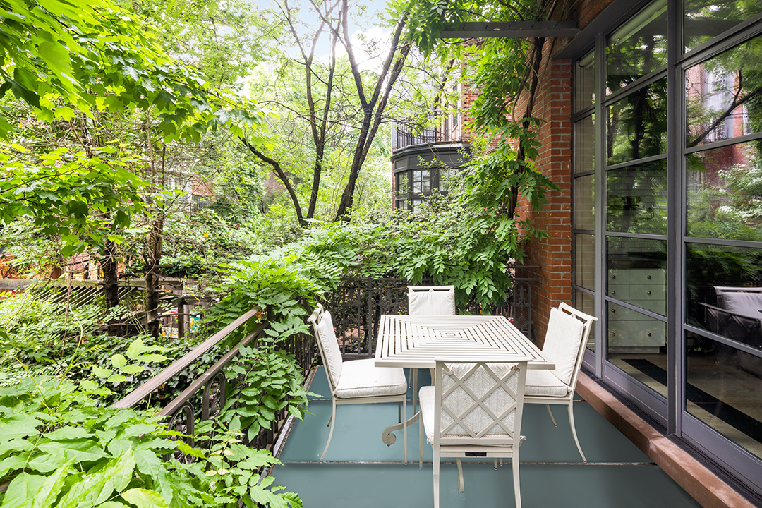 Fashion Industry Couple Parts Ways With Their West Village Townhouse For Just Over 23m 7 W12th