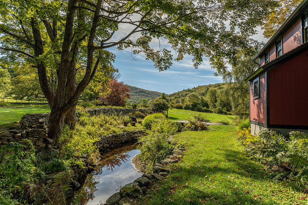 Kents Picturesque Cobble Brook Farm With A Converted Barn Main House Asks 4 7m Exterior7 Edited Sized